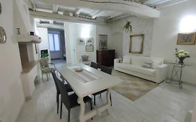 Il CORTILETTO (55 mq) adiacente Piazza Mazzini